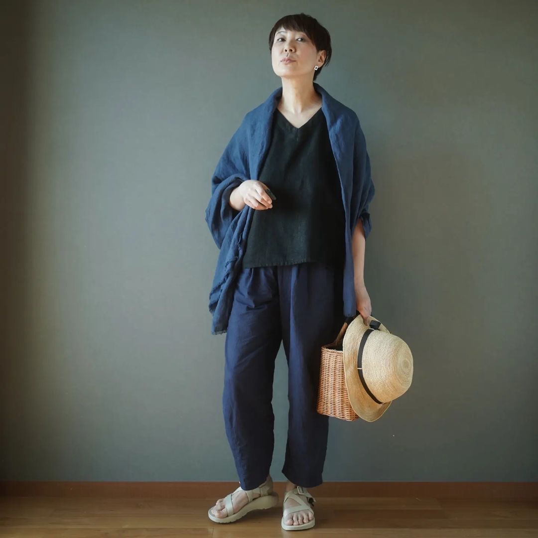 HUIS. 遠州織物 コードレーンワイドパンツ504 - カジュアルパンツ 