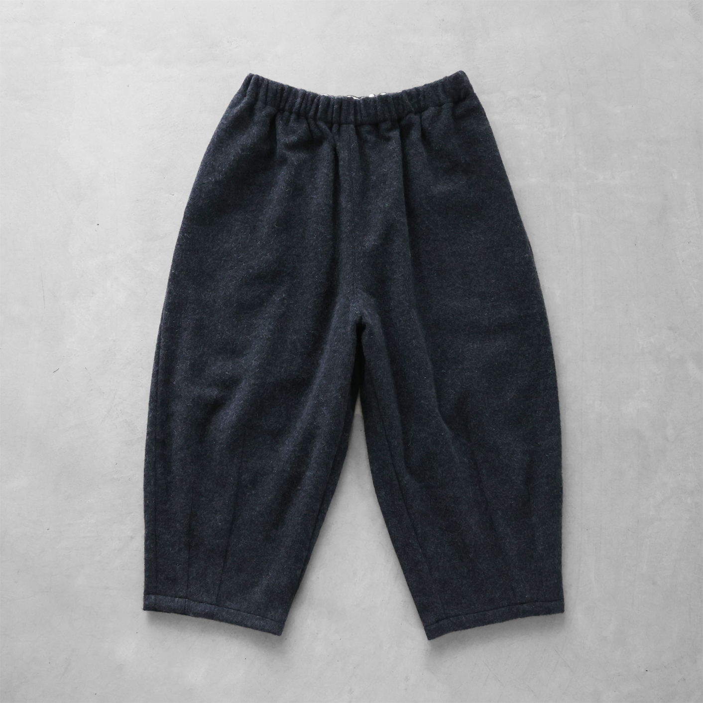 HUIS×尾州”縮絨ウールフランネルバルーンパンツ 506をリリースしました  