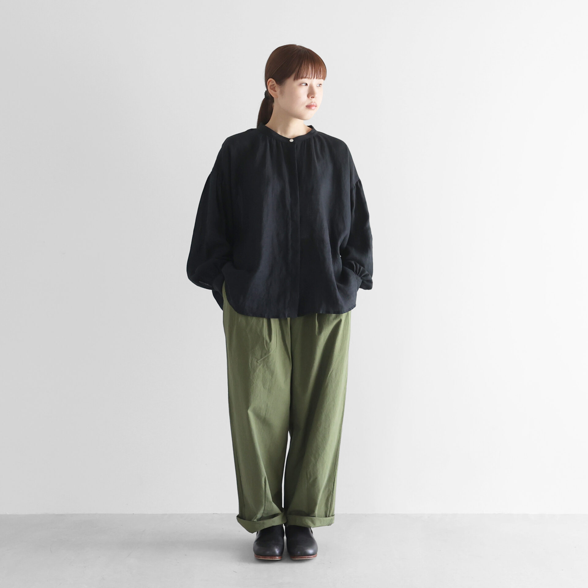 新品タグ付き　HUIS. huis .ハウス　遠州織物　パンツ 新品タグ付き HUIS. huis .ハウス 遠州織物 パンツ