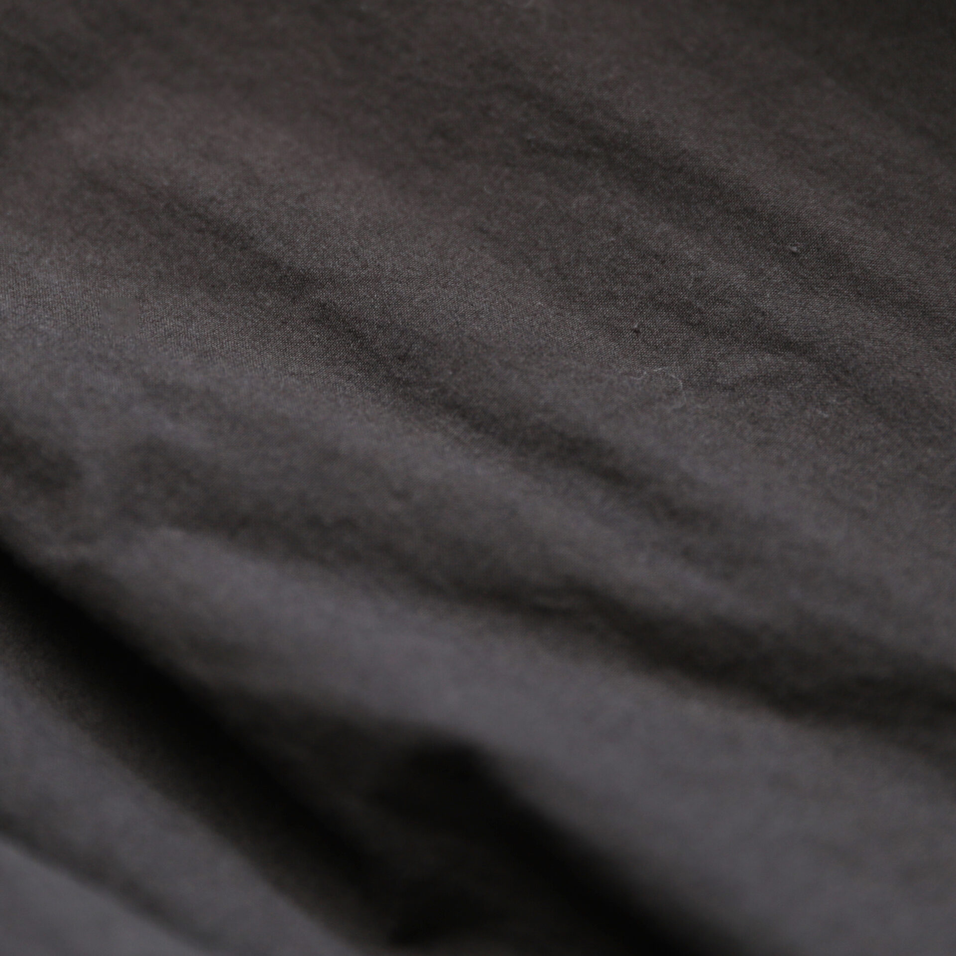 HUIS.の育つ生地】綿100%で叶う、高い防風性を実現する「ダウン