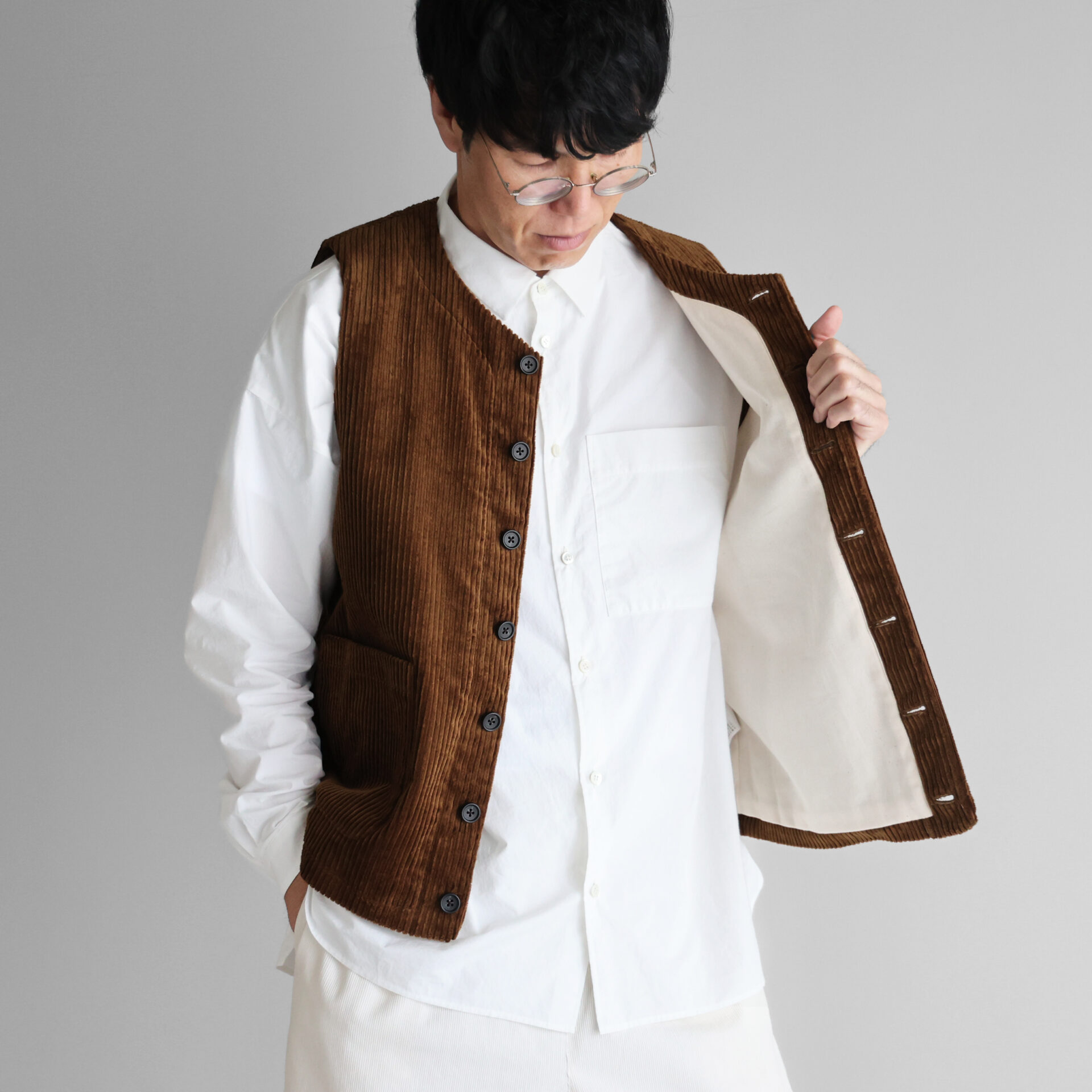 クラウドファンディング限定】シャトルコーデュロイベスト 705MT